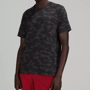 Lululemon Metal Vent Tech Camo Shirt Black Gray Medium